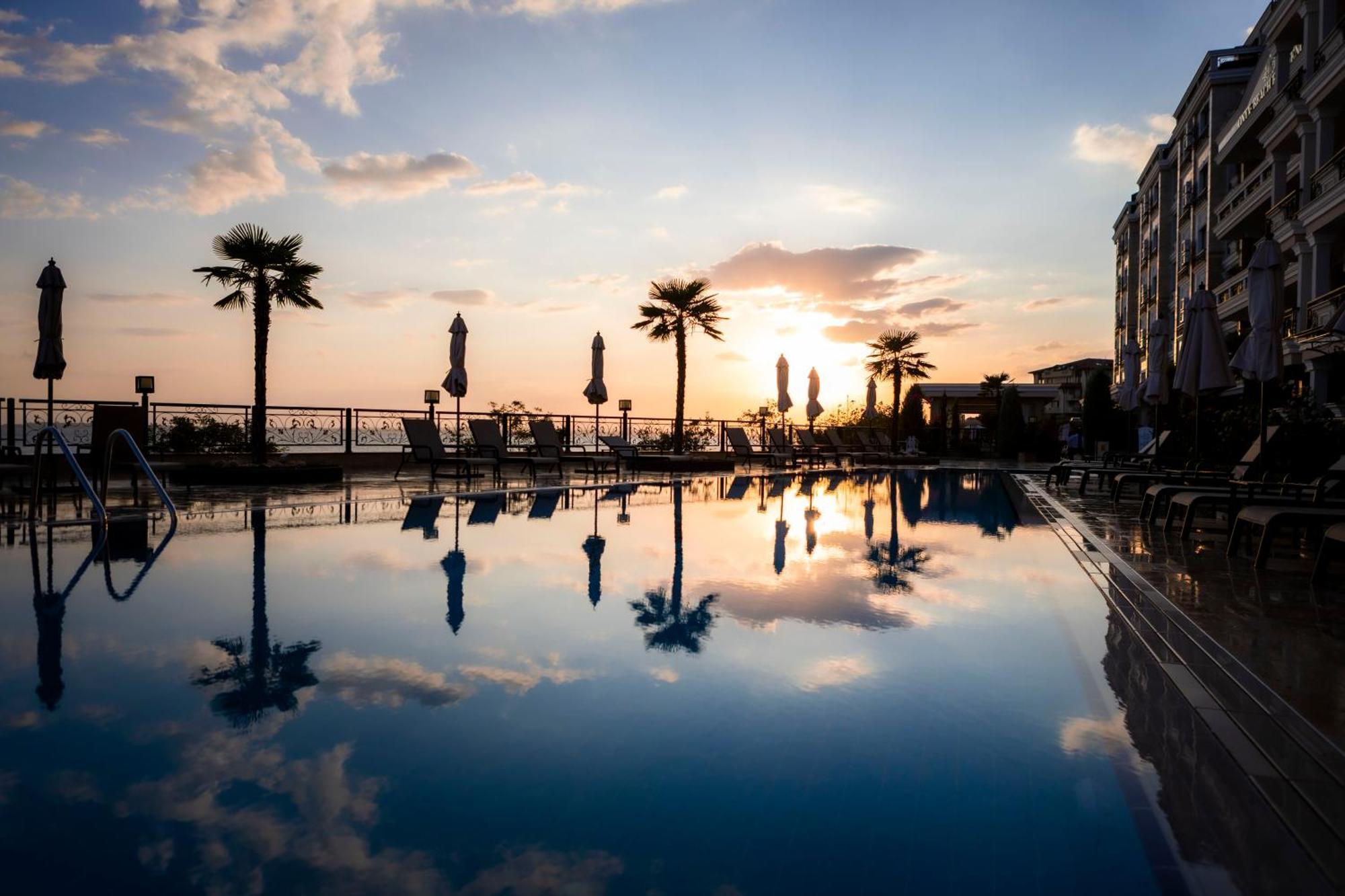 Onyx Beach Residence - Free Parking & Beach Access Sveti Vlas Eksteriør bilde